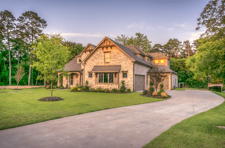 5 Tips for Finding a Luxury Home While on a Budget
