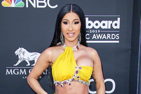 Cardi B Talks Liposuction & Plastic Surgery On IG & Shows Off Abs: Pic –  Hollywood Life